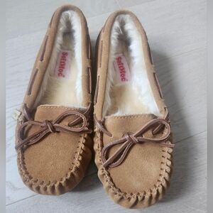 New Soft Moc Girls Moccasins Size 4 Y